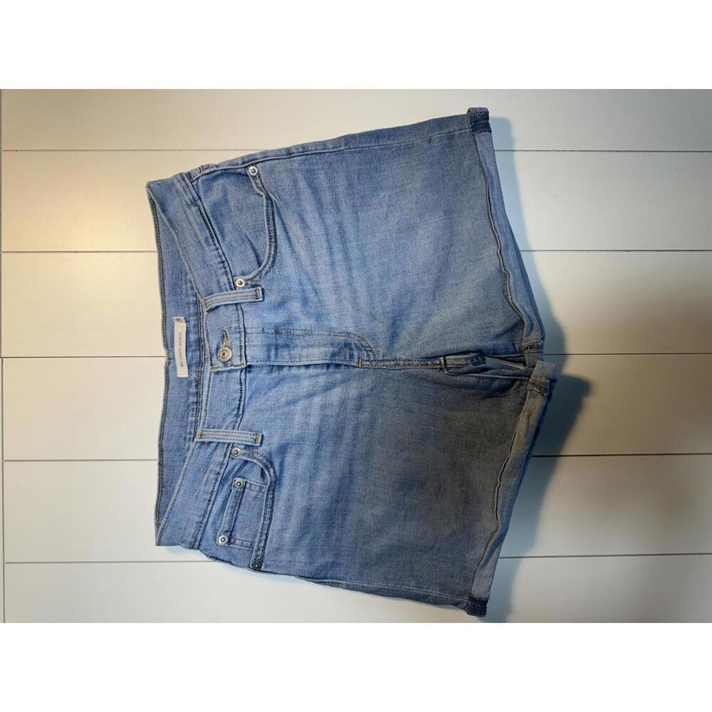Levi's Mid Length Denim Shorts - Size 29